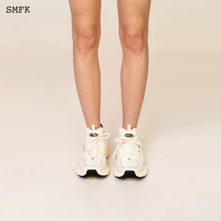 Compass Wave Retro Jogging Shoes In White